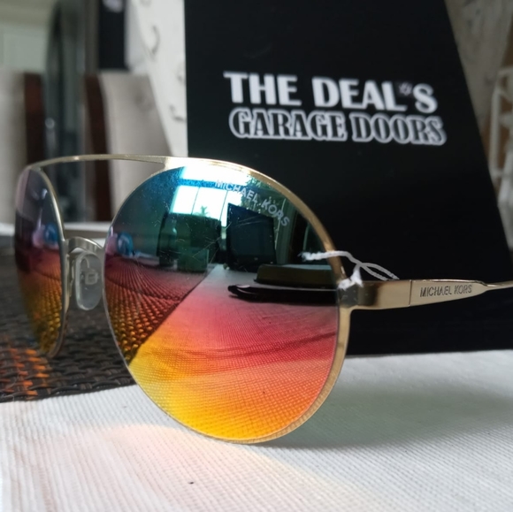 SUNGLASSES - Picture 3 of 3